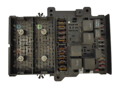 Caja Reles / Fusibles Chrysler P4707693 19623