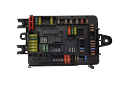 Caja Reles / Fusibles 6114 V8 9337881 01 19447.000.001 BMW