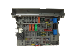 Caja Reles / Fusibles 6906621-02 18844.000.002A B010098800 BMW 20208