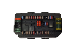 Caja Reles / Fusibles 6114 V7 9337879 01 19451.000.001 BMW