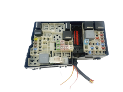 Caja Reles / Fusibles Ford AV6T-14A067-AD E02345500 37935