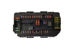 Caja Reles / Fusibles 6114 V7 922487903 19096.000.001 BMW