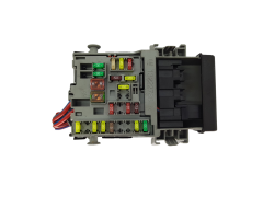 Caja Reles / Fusibles 13222786 Opel GM 18907