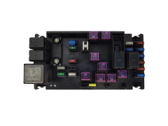 Caja Reles / Fusibles 82241FG030 Z6 Subaru