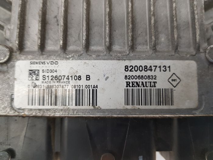 Calculateur RENAULT MODUS 1.5 DCI SID304 S126074108B 8200847131