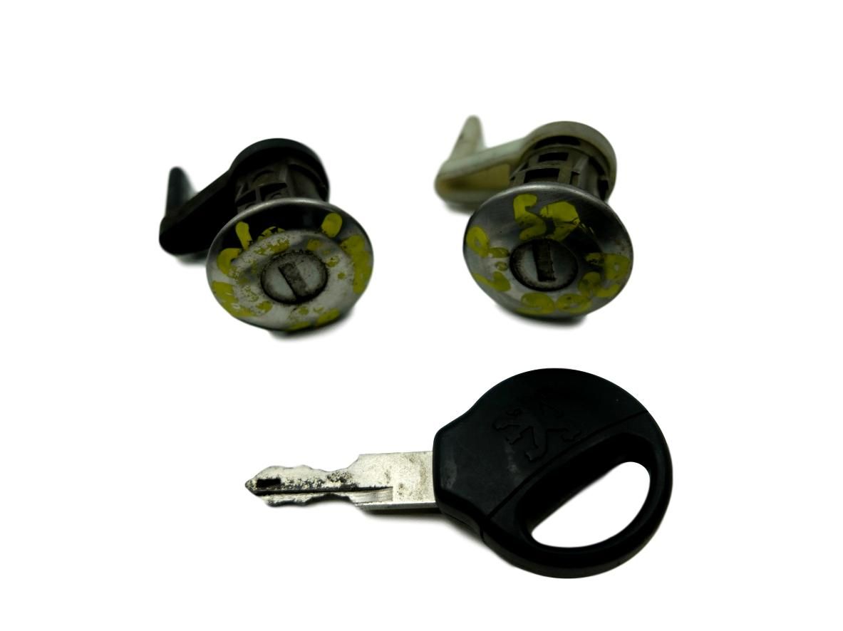 Cerradura Puerta Derecho/Izquierdo Delantero Peugeot 206 9728 main product photo